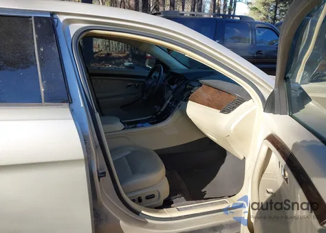 2018 Ford Taurus Limited z USA, uszkodzony, nr VIN 1FAHP2F82JG110148